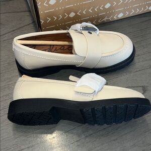 Zodiac Cream Loafers with Black Soles